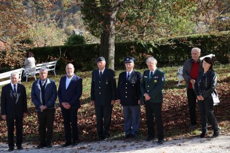 Ob 1. novembru smo se s polaganjem cvetja k osrednjim kamniškim spomenikom poklonili žrtvam vojn (54)